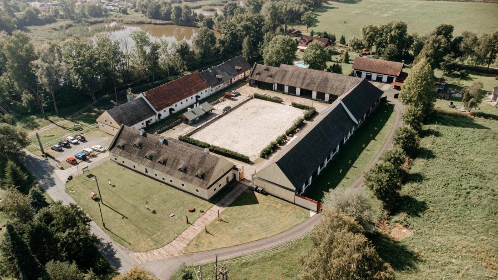 Dvur Olsiny -Hotel And Horse-Riding Karviná Eksteriør billede