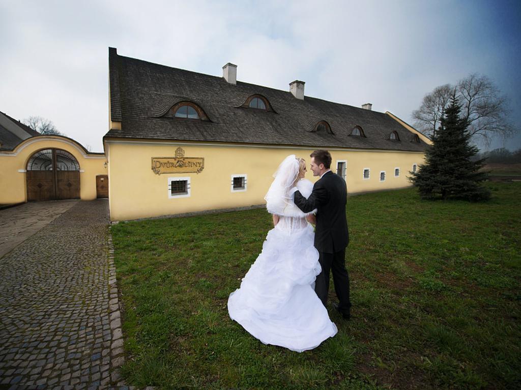 Dvur Olsiny -Hotel And Horse-Riding Karviná Eksteriør billede