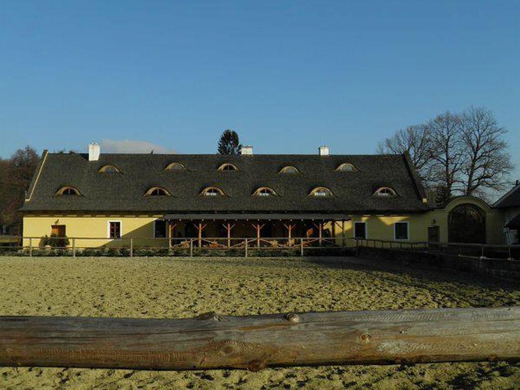 Dvur Olsiny -Hotel And Horse-Riding Karviná Eksteriør billede